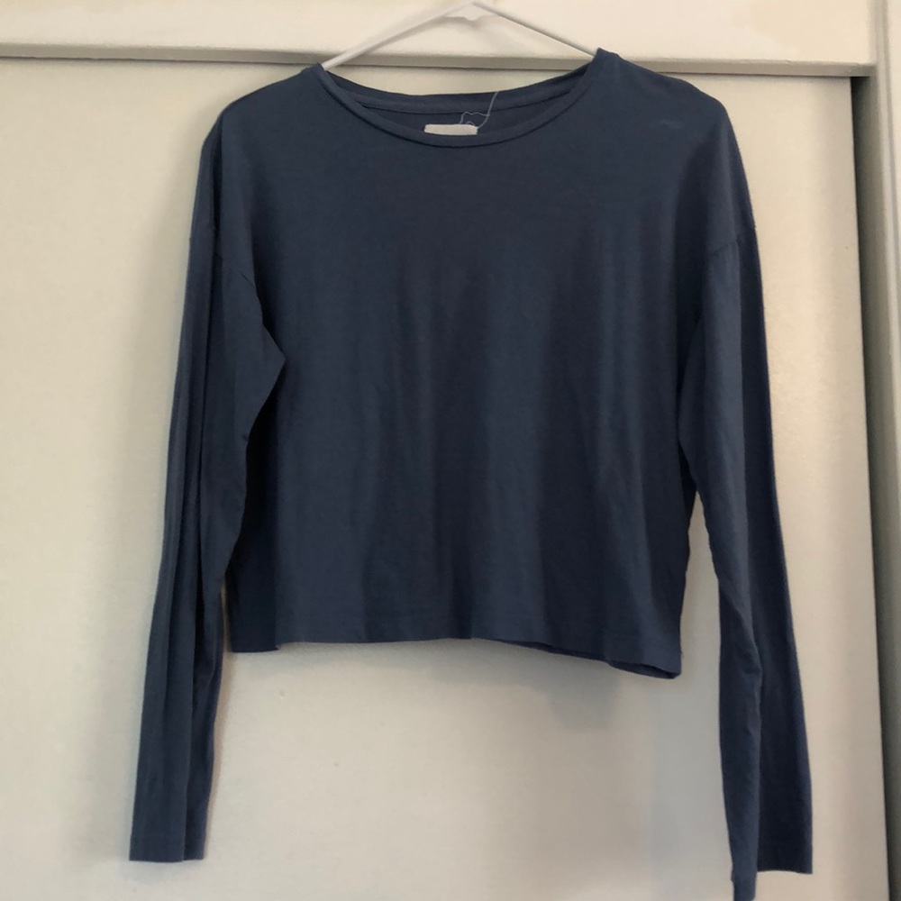Cropped blue long sleeve tee